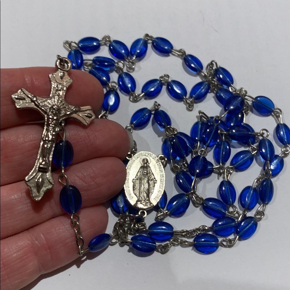 Vintage rosary w acrylic blue beads, stainless wire 30” w cross and Mary & Jesus - Picture 6 of 6
